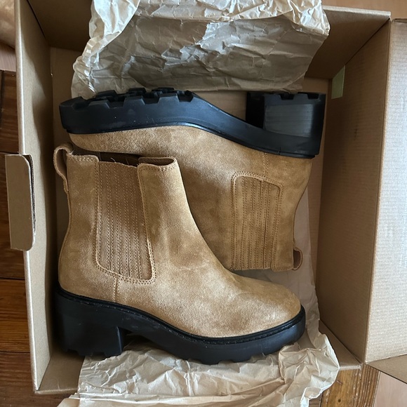 Madewell
The Gwenda Platform Ankle Boot - Picture 9 of 9